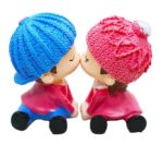 Cute Kissing Couple with Megnets on Lips, Couple Miniature Romantic Statue Figurine Showpiece Best Gift for Boyfriend Girlfriend Husband Wife (Kissing-1)